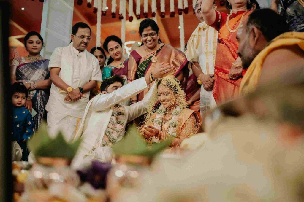 How to throw rice at a wedding